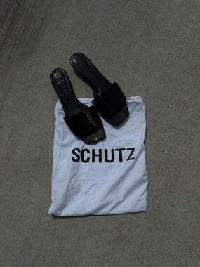 SCHUTZ Women’s Black Square-Toe Slide Sandals